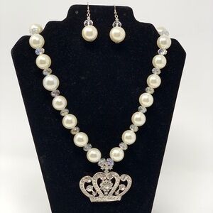 Women’s beautiful crown necklace and earrings set